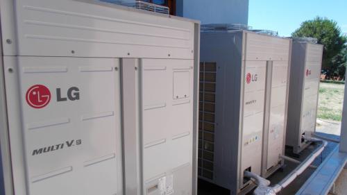 Outdoor Heat pumps in tandem